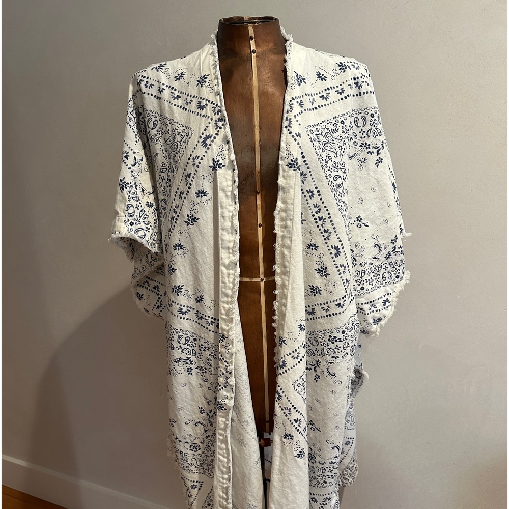 Ecote Women's White, Blue Bandana patterned Kimono/Coverup One Size